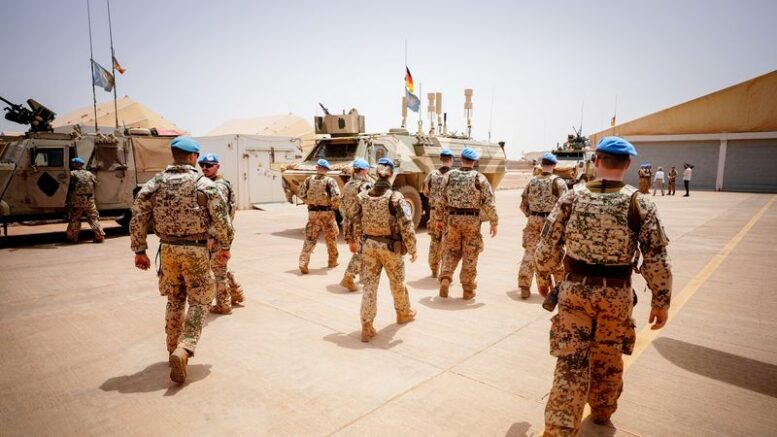 Deutsche Soldaten Sitzen Im Mali-Camp Fest - Bundeswehr Stoppt UN ...